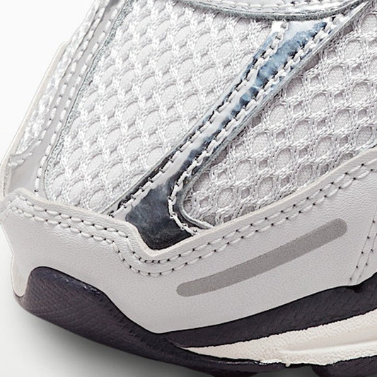 Vomero 5 'Photon Dust Chrome