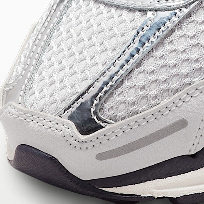 Vomero 5 'Photon Dust Chrome
